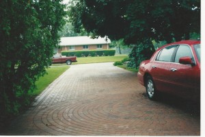 FENDT VINTAGE BRICK PAVER DRIVEWAY