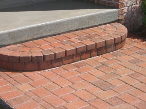 BRICK PAVER STEP, ROUND CORNERS